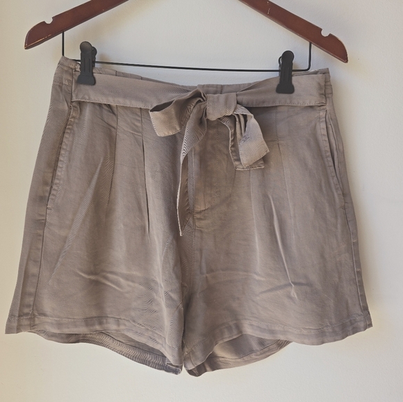VERO MODA Mushroom Brown Grey Tan  Shorts with Tie Waist Size M - Picture 2 of 9